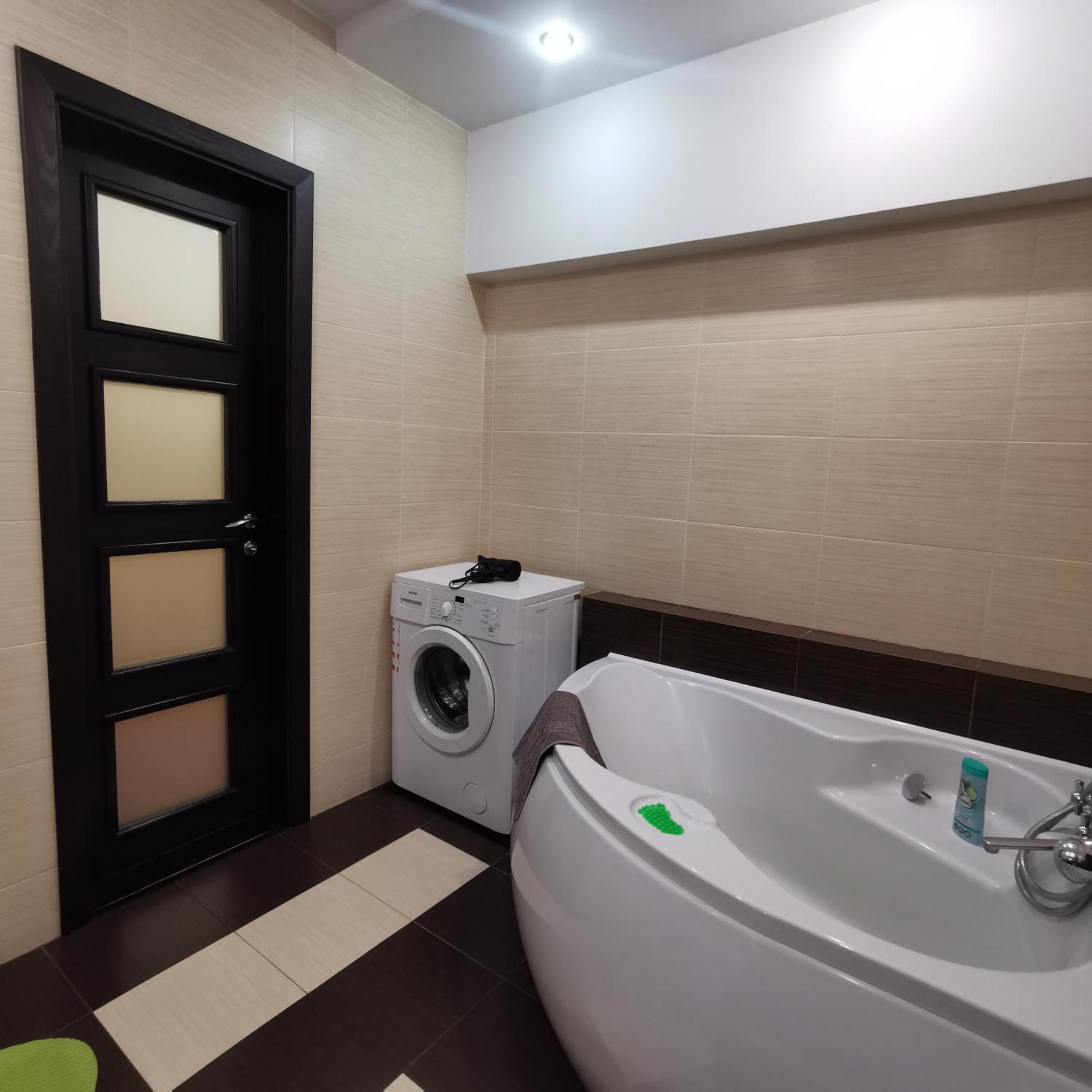 Big Apartment In Rivne Center Bagian luar foto