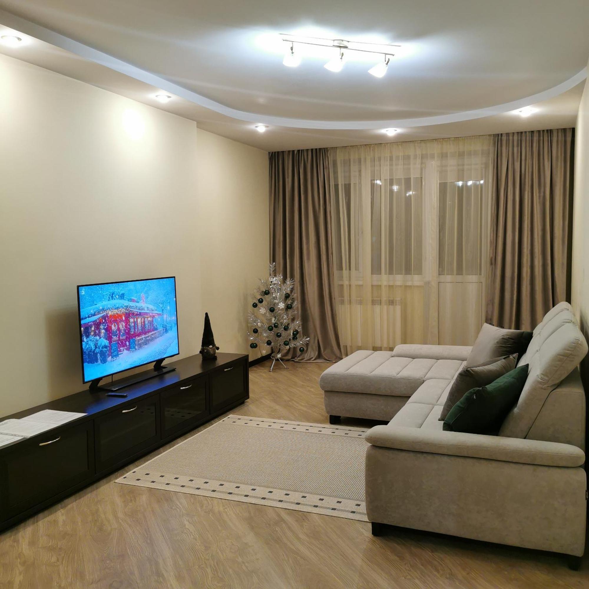 Big Apartment In Rivne Center Bagian luar foto